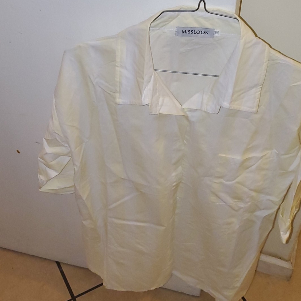 Yellow and white collar shirt